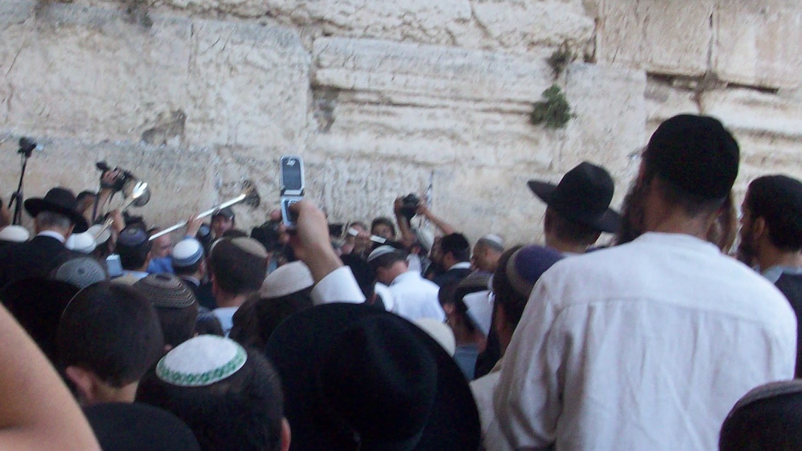 The Jewish Press — Ignoring Court Ruling, Police Again Arrest Shofar Blowers Outside Temple Mount